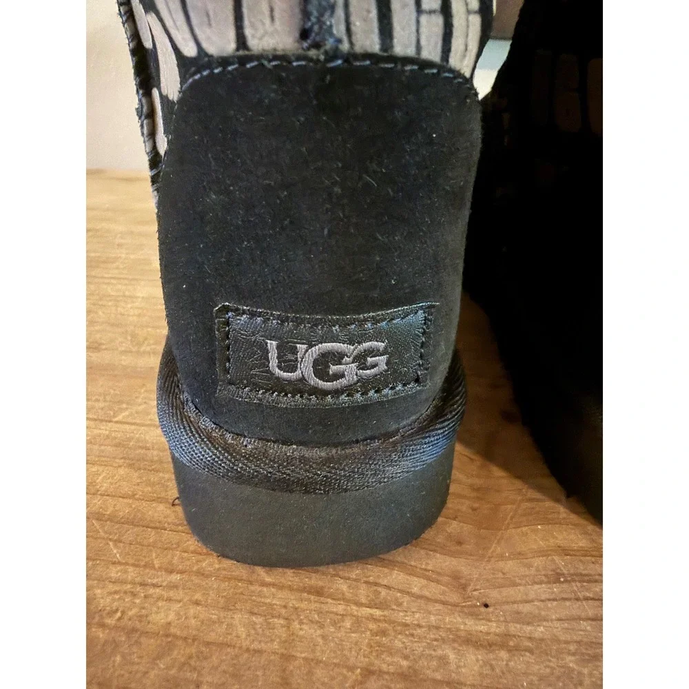 UGG Classic Short‎ Logo Boots Black Gray Suede Sheepskin 1138175 Womens 7